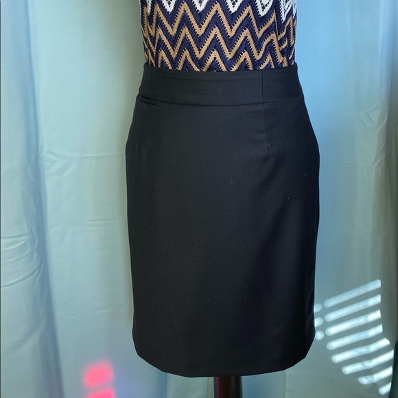 J. Crew Super 120’s No. 2 Pencil® skirt in Italian stretch wool. Size 4P